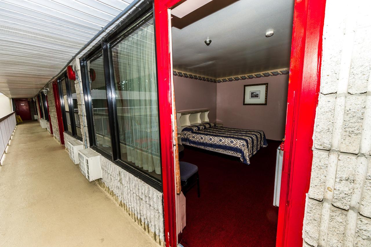New Plaza Motel Toronto Buitenkant foto